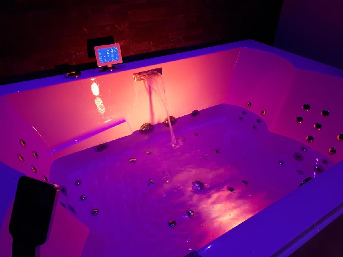 Spa Privatif Love Room, Le Hammam Et Bulles, Chez Nuits Chartraines Шартр Екстер'єр фото