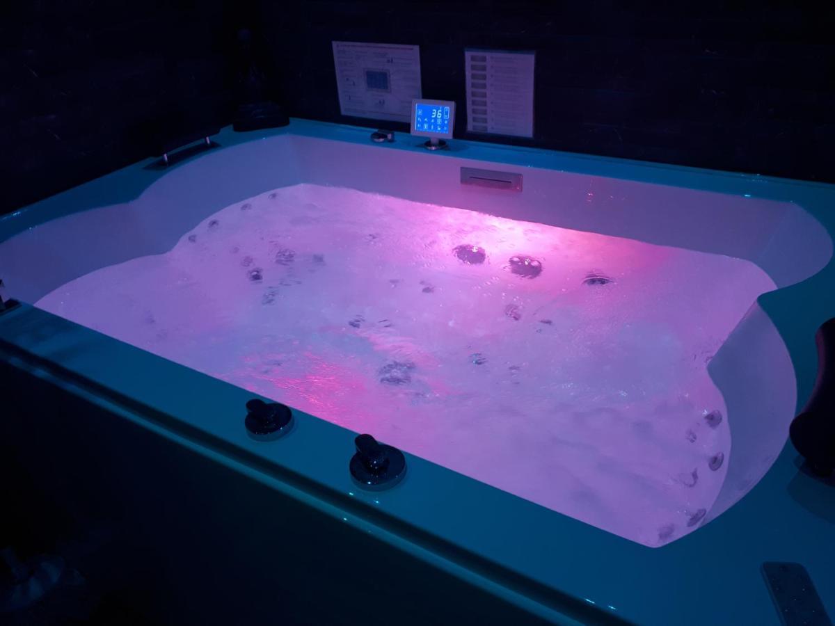 Spa Privatif Love Room, Le Hammam Et Bulles, Chez Nuits Chartraines Шартр Екстер'єр фото